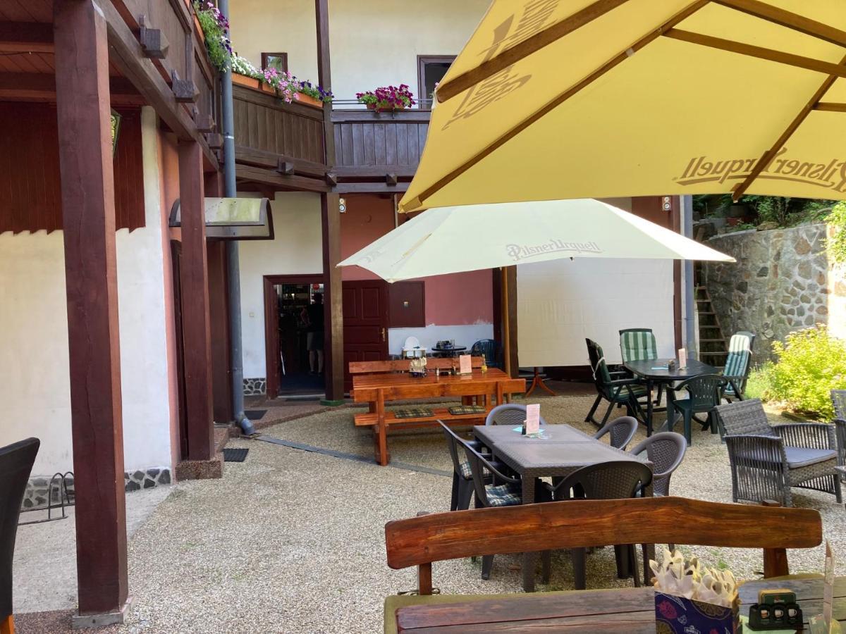 Country House & Restaurant Hronec Exterior photo